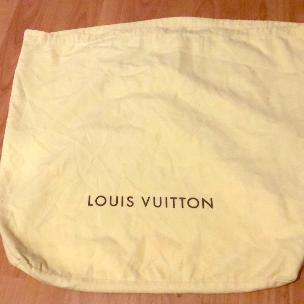Louis Vuitton dustbag!!! Missing string